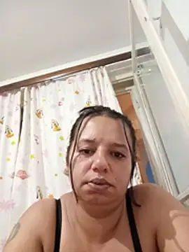 Snapshot of roxana_e43 chatting on July 10, 2026, 6:41 pm roxana e43 online show from July 10, 2026, 6:41 pm