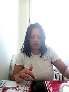 roxana e43 online show from April 26, 2026, 8:11 am
