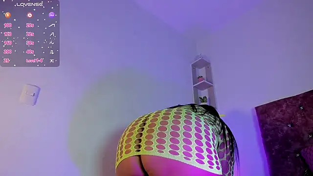 laurengarciaa online show from April 17, 2026, 10:18 am