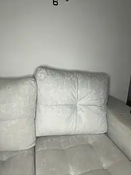 Julie Rosse online show from April 23, 2026, 10:11 pm