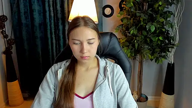 OliviaLang online show from May 15, 2026, 11:08 am