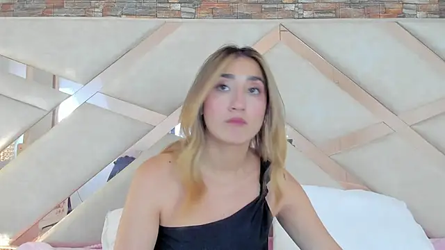 Snapshot of lucy_davies chatting on May 16, 2026, 3:22 pm lucy davies online show from May 16, 2026, 3:22 pm
