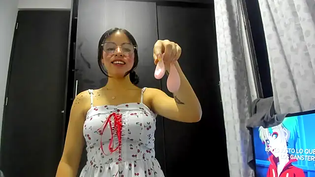 Snapshot of Miranda-cambell chatting on June 1, 2026, 11:37 pm Miranda-cambell online show from June 1, 2026, 11:37 pm