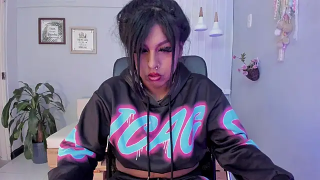 Nahomy Collins  online show from March 7, 2026, 7:30 pm