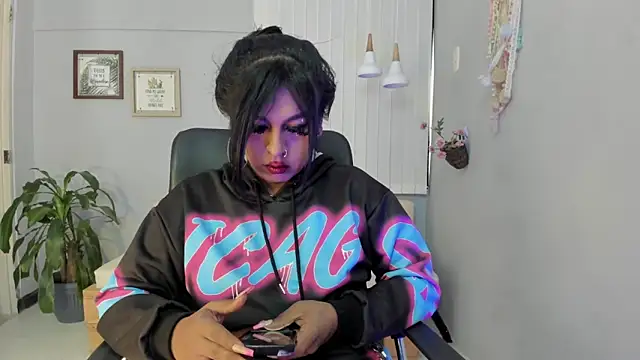 Nahomy Collins  online show from March 13, 2026, 7:30 pm