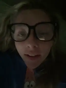 Snapshot of imkhloe chatting on April 27, 2026, 5:44 pm imkhloe online show from April 27, 2026, 5:44 pm