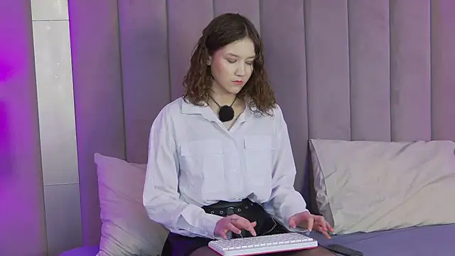 AriaAlves online show from April 9, 2026, 5:30 pm