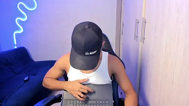 jossi12345j online show from April 11, 2026, 5:37 am