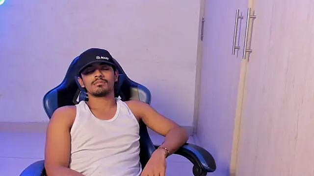 jossi12345j online show from April 15, 2026, 9:04 am