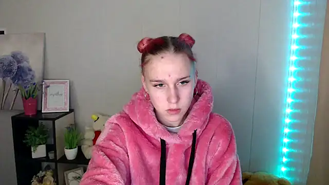 Scarlett lil online show from April 13, 2026, 7:45 am