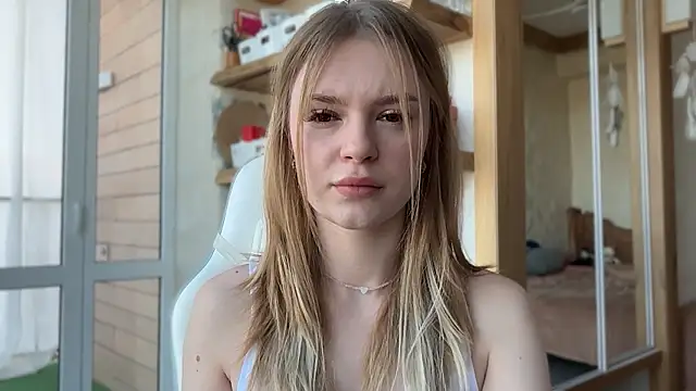 cyberl0ve  online show from April 17, 2026, 11:35 am