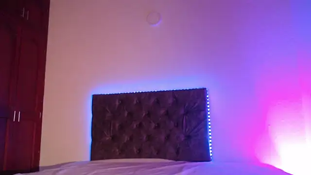 sweetsea  online show from April 17, 2026, 11:40 pm