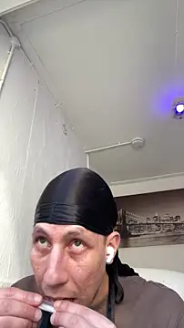 Snapshot of TitanNoir chatting on April 7, 2026, 12:07 pm TitanNoir online show from April 7, 2026, 12:07 pm