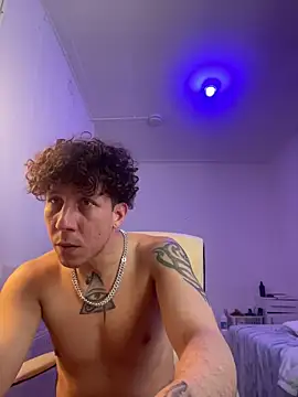 Snapshot of TitanNoir chatting on March 5, 2026, 9:06 am TitanNoir online show from March 5, 2026, 9:06 am