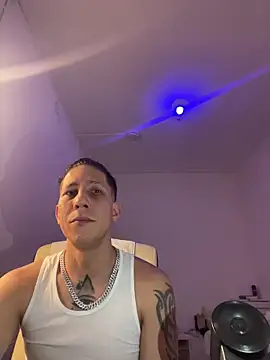 Snapshot of TitanNoir chatting on March 25, 2026, 6:35 am TitanNoir online show from March 25, 2026, 6:35 am