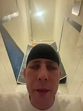 Snapshot of TitanNoir chatting on April 4, 2026, 11:33 pm TitanNoir online show from April 4, 2026, 11:33 pm