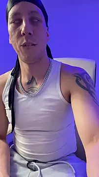 Snapshot of TitanNoir chatting on April 6, 2026, 9:27 pm TitanNoir online show from April 6, 2026, 9:27 pm