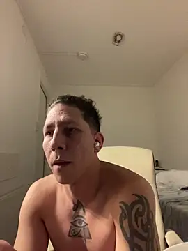 Snapshot of TitanNoir chatting on April 3, 2026, 4:08 am TitanNoir online show from April 3, 2026, 4:08 am