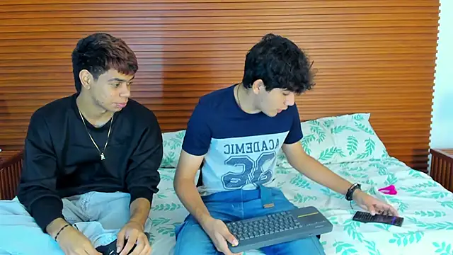 Snapshot of peakk_twiinns chatting on March 21, 2026, 11:36 am peakk twiinns online show from March 21, 2026, 11:36 am