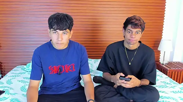 Snapshot of peakk_twiinns chatting on April 14, 2026, 11:26 am peakk twiinns online show from April 14, 2026, 11:26 am