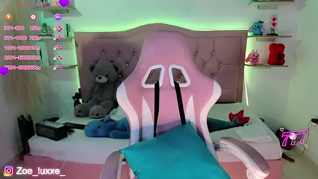 Zoe Luxxe  online show from May 29, 2026, 9:10 pm