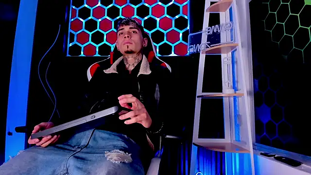 Max Hader  online show from March 30, 2026, 2:57 am