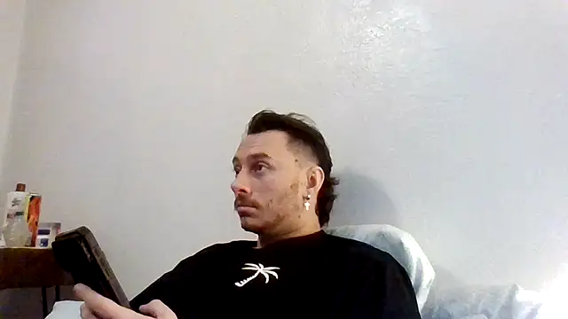 Snapshot of TallHungandCloudy69 chatting on March 6, 2026, 1:55 am TallHungandCloudy69 online show from March 6, 2026, 1:55 am