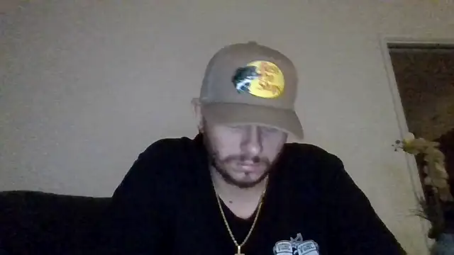 Snapshot of TallHungandCloudy69 chatting on April 15, 2026, 4:40 am TallHungandCloudy69 online show from April 15, 2026, 4:40 am