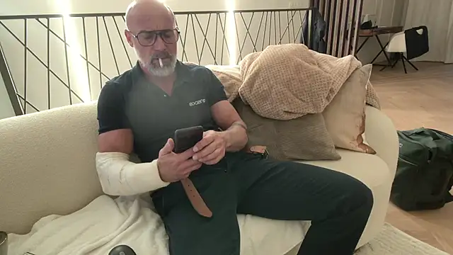 Aricky 2 online show from May 6, 2026, 6:12 pm