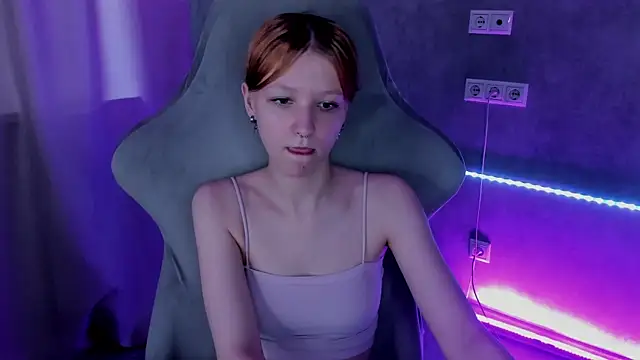 Snapshot of Emma_Dusk chatting on July 15, 2026, 9:49 am Emma Dusk online show from July 15, 2026, 9:49 am