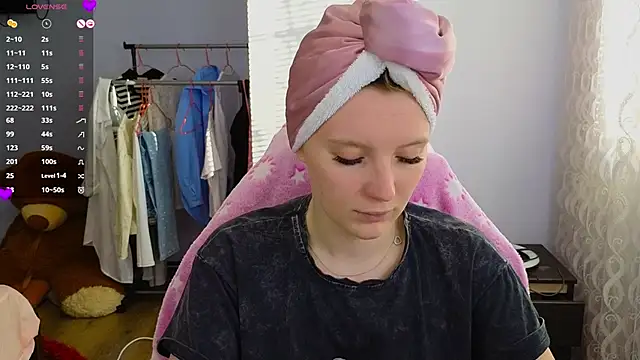 Mary Blu online show from April 7, 2026, 3:52 am