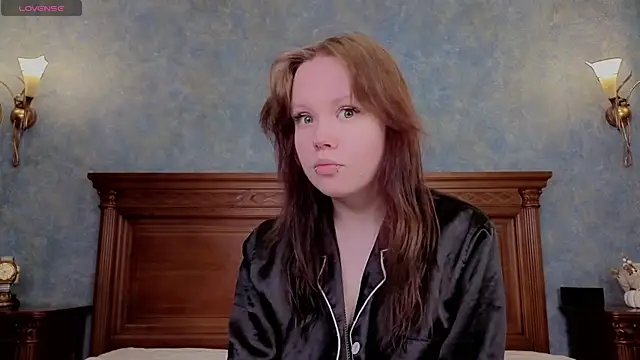 Snapshot of LeahAllsop chatting on June 2, 2026, 2:11 am LeahAllsop online show from June 2, 2026, 2:11 am