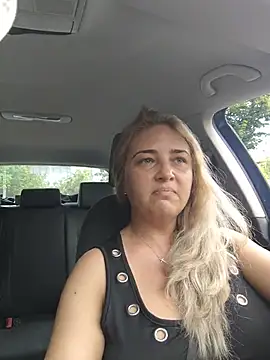 Snapshot of MellanieBliss chatting on June 10, 2026, 2:40 pm MellanieBliss online show from June 10, 2026, 2:40 pm