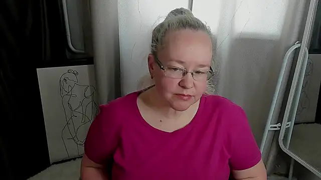 ViolaSmithh online show from April 30, 2026, 8:21 am