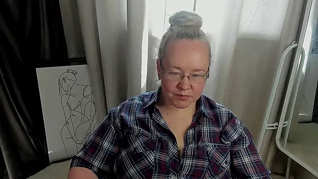 ViolaSmithh online show from May 1, 2026, 8:19 am