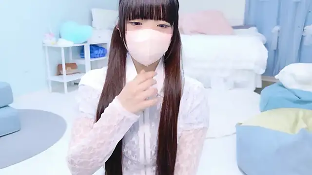 Snapshot of Hime_na chatting on April 19, 2026, 12:28 pm Hime na online show from April 19, 2026, 12:28 pm
