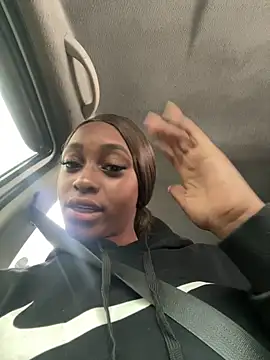 LiaTrainor online show from March 25, 2026, 12:48 pm