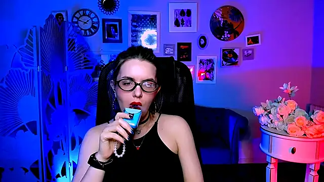 AliceSmite online show from April 23, 2026, 12:29 pm