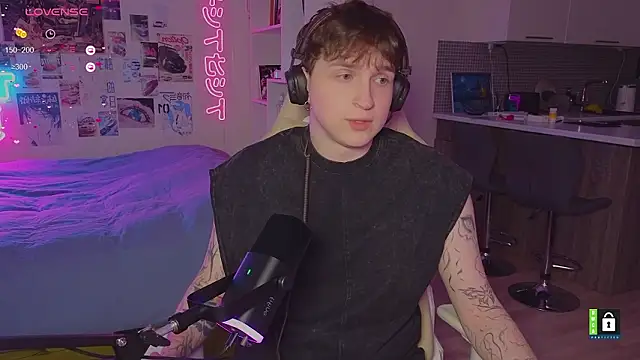 Snapshot of c-ypher chatting on March 4, 2026, 2:03 pm c-ypher online show from March 4, 2026, 2:03 pm