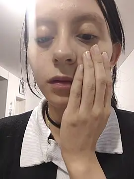 Naomimolie online show from March 31, 2026, 11:23 am