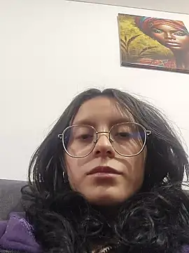 Naomimolie online show from April 8, 2026, 11:22 am