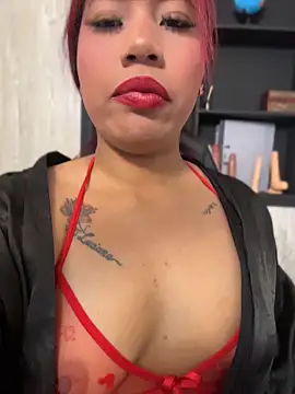 Snapshot of Cherry_Charlottee chatting on May 12, 2026, 7:31 pm Cherry Charlottee online show from May 12, 2026, 7:31 pm