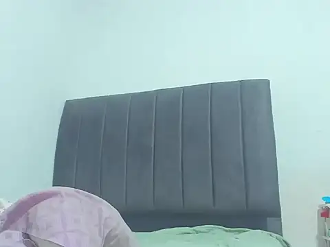 Snapshot of dalia_1 chatting on April 8, 2026, 1:29 am dalia 1 online show from April 8, 2026, 1:29 am