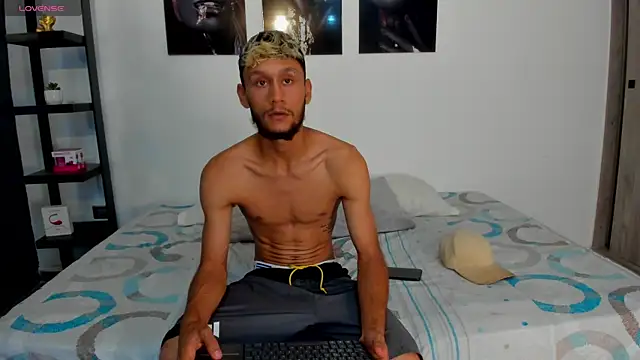 Snapshot of TedyX99 chatting on April 4, 2026, 9:10 pm TedyX99 online show from April 4, 2026, 9:10 pm