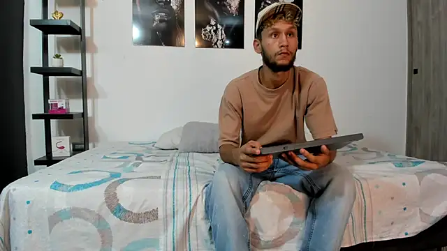 Snapshot of TedyX99 chatting on April 2, 2026, 6:58 pm TedyX99 online show from April 2, 2026, 6:58 pm