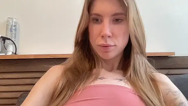 Snapshot of LunaLila7 chatting on March 3, 2026, 2:02 pm LunaLila7 online show from March 3, 2026, 2:02 pm