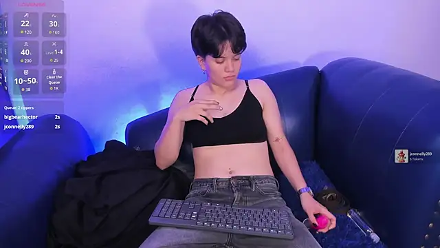 TallSnuSnu online show from April 14, 2026, 8:36 pm