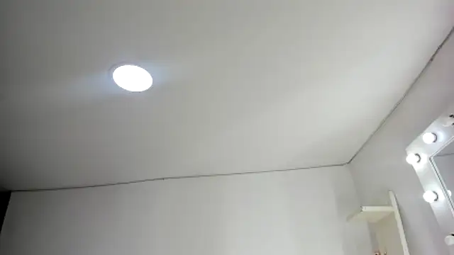 KoralCruz  online show from April 13, 2026, 1:37 pm