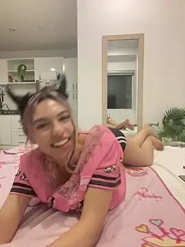 Snapshot of SweetCherry__ chatting on June 4, 2026, 2:05 am SweetCherry online show from June 4, 2026, 2:05 am