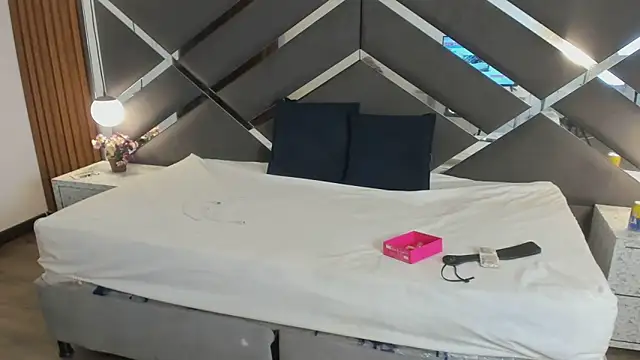 Agata thompson online show from March 3, 2026, 9:44 pm